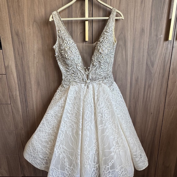 Berta Wedding Dress - Picture 1 of 6